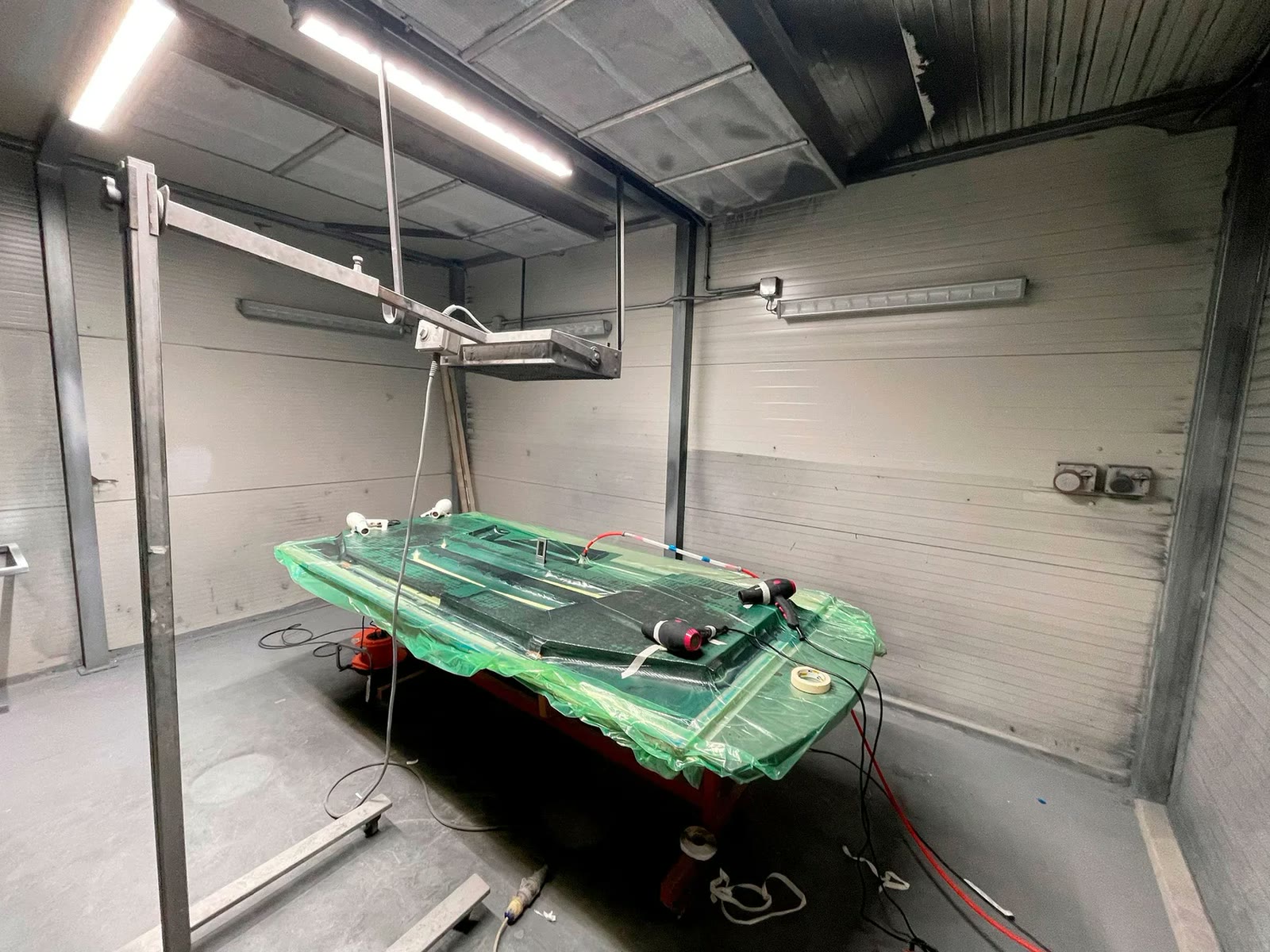 Hull under vacuum